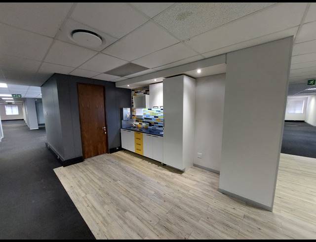 389M² OFFICE TO LET IN GREENSTONE HILL